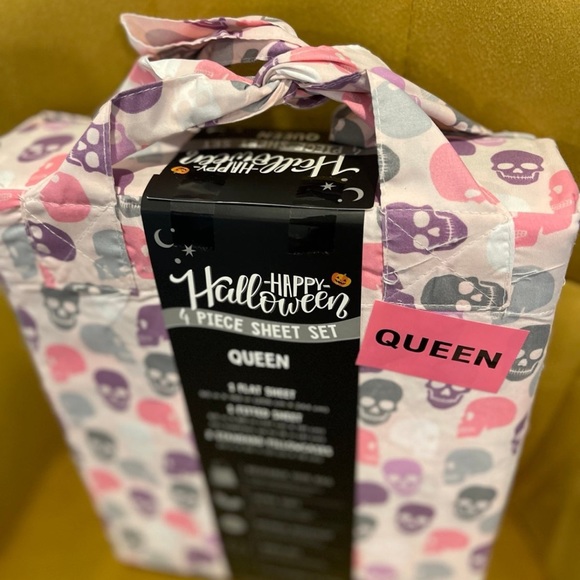 HAPPY HALLOWEEN Skulls QUEEN Sheet Set - Picture 4 of 6